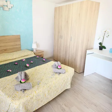 بيت للعطل Daniel Beachfront, 2 Wifi Free *