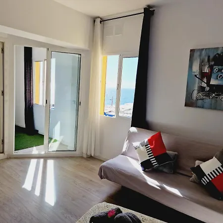 Сasa de vacaciones Daniel Beachfront, 2 Wifi Free *